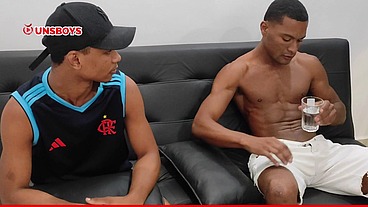 Novinho safadinho e o moreno dotado metendo