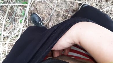 Passionate smoking pussies get pleasured outside in risky hidings