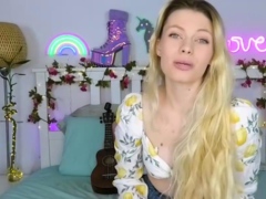 Blonde Babe Enjoys Intense Masturbation Solo