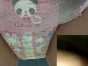 012 トイレトレーニング用おむつにおもらし！かぶせてシコシコ気持ちよくなっちゃう