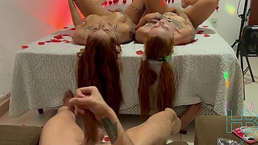 Não pude tocar nelas, mas elas deixaram eu bater uma punheta