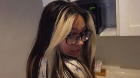 Glasses-wearing vixen humiliates small-dicked guy