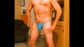 Baile sensual de stripper en tanga de elegante hasta eyacular.