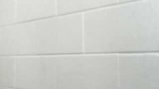 Crossdressers dengan punggung gelembung dapatkan punggung mereka fucked dan creampied