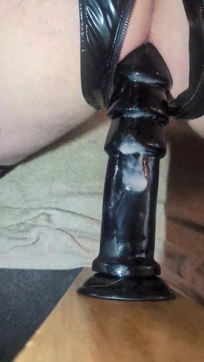 Stretching my juicy hole!