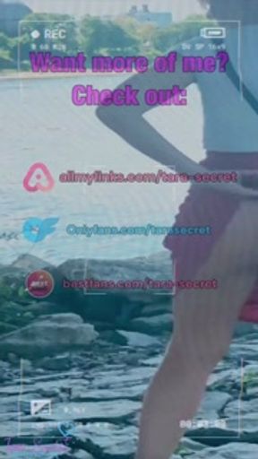 German Slut in tight Jeans flashing perfect Bubble Butt on Public Train Station - Girl Flashing Ass