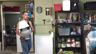 Genç ve ateşli Bay Saukei, bir çiftin büyük penisini çıplak bir şekilde alıyor: yoğun 69 pozisyonu, oral seks, penisler, yalama, mastürbasyon ve sonunda büyük bir boşalma.