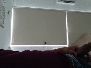 Tocandome en mi cuarto y disfrutandome