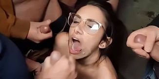 je suis une salope aimant les douches de sperme