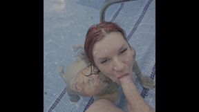 Swimmingpool Blowjob