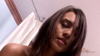 Janice Griffith, la tetona, se corre con fuerza tras una follada anal profunda