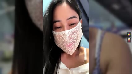 Em Mai c s thch th dm  trung tm thng mi vch ln ra cho cc anh ngm