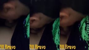 peguei o novinho no flagra se masturbando no estoque e ele me colocou pra mamar