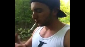 MACHO SARADO FUMANDO