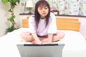 Saucy Japan teen explores &#039;hands on&#039; action