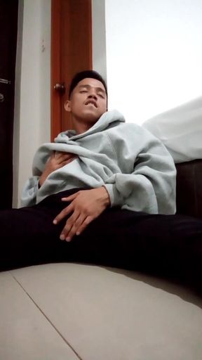 Super Sexy Asia Top Is Masturbate His Big Cock for You