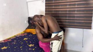 Amateur magere Indiase homoseksuele sletjes die anaal worden geneukt