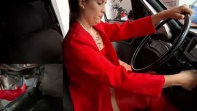 Jarlyn tries to start the car, but it's very weak