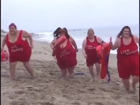 Blonde BBW seduces hunk to bang her in bed