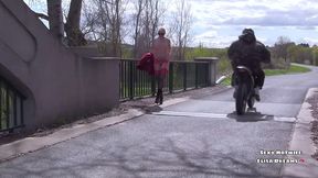 exhibition en public et masturbation devant l autoroute voici une video d ...
