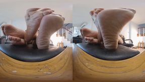 3DVR180 ERER RUIRUI shows a big smelly dirty foot