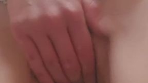 6 Minutes Holiday Pee Compilation – Peeing in Bikinis, Sink, Floor & on the Toilet!