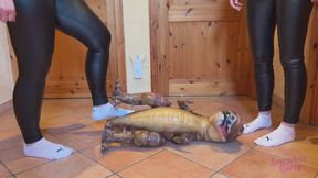 Sneaker-Girl Akira & Doro - Inflatable Dinosaur