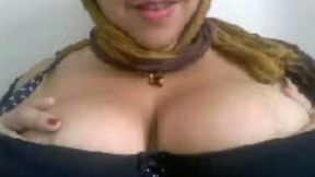 Bosomy amateur chubby webcam whore was jamming her melons