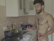 Hablando  mientras cocino desnudo