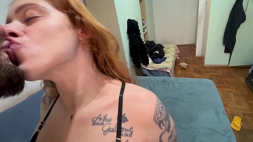 Ruiva Safada Mamando o Pau Gostoso em POV - Casal Amador Caseiro