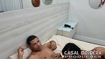 Bastidores da casada pequenininha safada fodendo com varios machos e ganhando muito leite