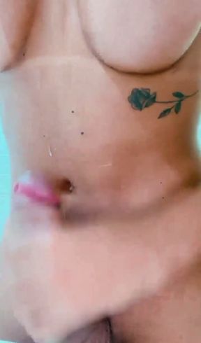 Pauzuda colocando leite pra fora