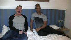 daddy muscle baise sans capote par un beau black
