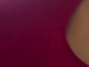 Elle me suce au réveil et je joui sur son jean