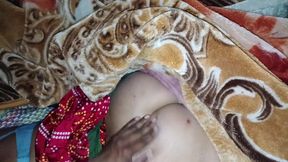 Today, brother-in-law romances his sister-in-law in a blanket, sobbing is taking my love.