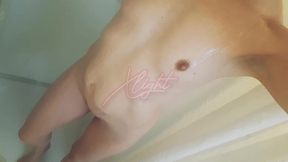 ce matin, la douche etait et je n avais pas mon homme sous la main... des ...