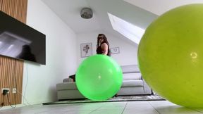 spielen mit zwei Gymnastikbällen