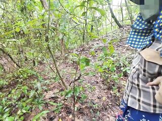 Amateur Thai villagers have sex in the forest public 4K eighteen+
