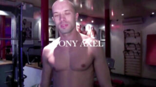 Orgia amatoriale con cazzi enormi: Malik Tn e Tony Axel dominano in una selvaggia gangbang di sesso anale