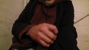 Sacudiendo el pene