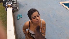 DONABELLA MAKING HER SLAVE SWALLOW FOOT UNDER RAIN part2