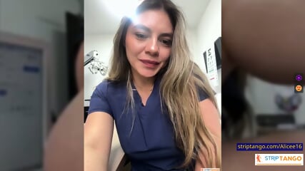 Hairy cam highlight step-sibling roleplay webcam! From your screen to live chat she is ready now! Chair tease she masturbates live, Easy peasy.