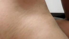 viene el amigo de mi hijastro y como me ve desesperada me da una cojida inolvidable 4