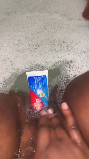Solo bath time playtime