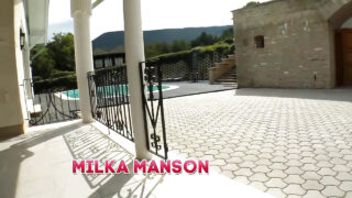 Lauro Giotto penetra Milka Manson profundamente, levando a orgasmos explosivos