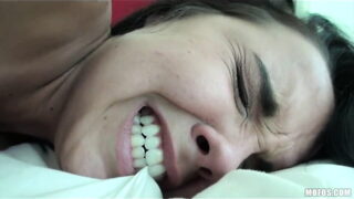 Una follada anal hardcore estira el ansioso culo de Dillion Harper