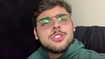 Dando uma mijada GOLDEN SHOWER