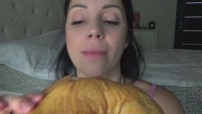 chew chicken breaking it into pieces m