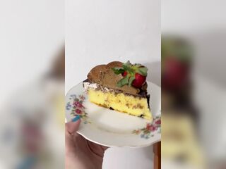 quieren ver mis pies aplastando este bizcocho ????❤️‍???? wanna watch my feet crushing this cake ????❤️‍????