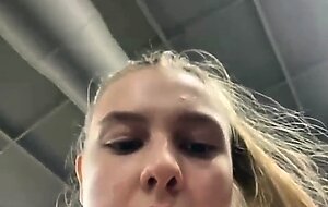 Crazy squirting and fucking in the gym